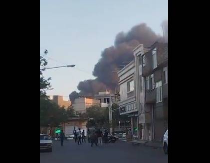 16일(현지시간) 이란 마슈하드가 공습받은 장면(Alex Kennedy X갈무리)