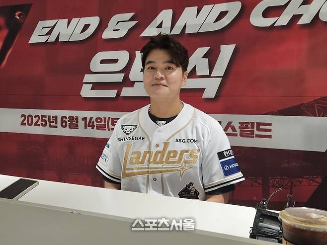 SSG 추신수 구단주 특별보좌역이 14일 인천SSG랜더스필드에서 은퇴식을 앞두고 인터뷰를 진행하고 있다. 문학 | 김동영 기자 raining99@sportsseoul.com