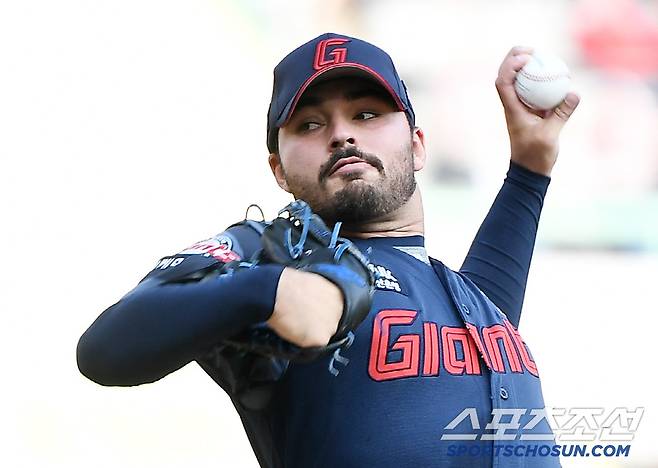 14일 인천 SSG랜더스필드에서 열린 롯데-SSG전. 롯데 선발투수 감보아가 투구하고 있다. 인천=정재근 기자 cjg@sportschosun.com/2025.6.14/