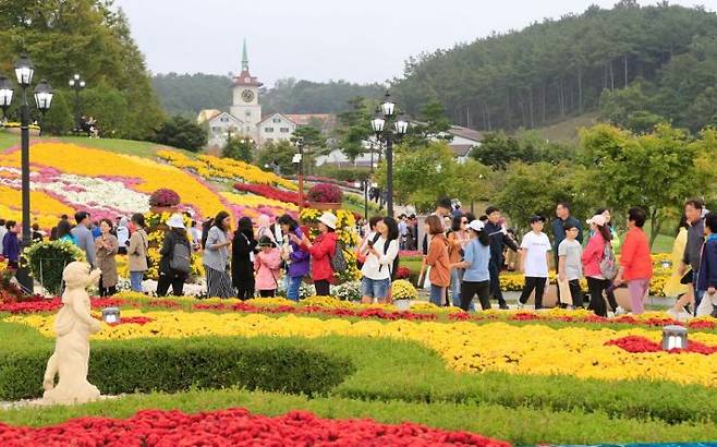 임실치즈테마파크에 몰린 인파. 임실군청