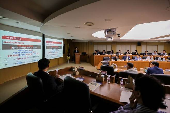 경남정보대가 이노비즈협회 부산울산지회 초청 RISE 설명회를 진행하고 있다.