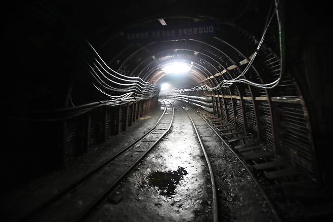 2023년 6월 30일 폐광한 전남 화순 탄광. 당시 이날 대한석탄공사 화순광업소는 종업식을 갖고 118년 동안 석탄을 공급했던 광산을 폐광했다./뉴스1