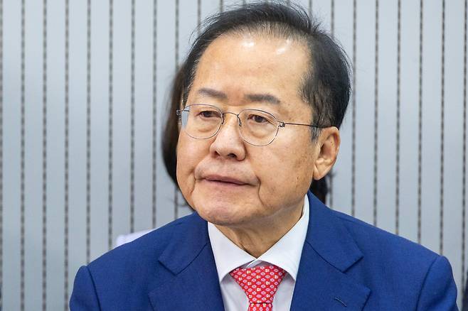 제21대 대통령후보자 국민의힘 3차 경선 진출자를 발표하는 지난 4월 29일 오후 서울 여의도 국민의힘 중앙당사에서 홍준표 후보가 결과를 기다리고 있다. /뉴스1