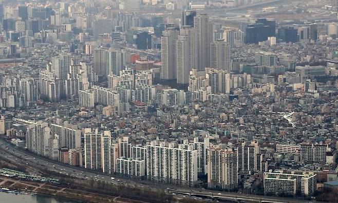 지난달 전국 주택 매매가격이 0.02% 하락한 가운데 서울은 0.38% 오르며 상승폭을 키운 것으로 나타났다.ⓒ뉴시스