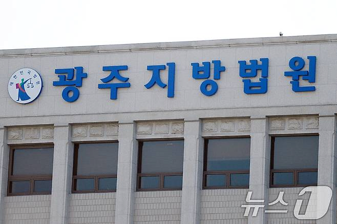 image.png "모발 이식비 왜 안줘"…모친 폭행한 30대 아들 집행유예