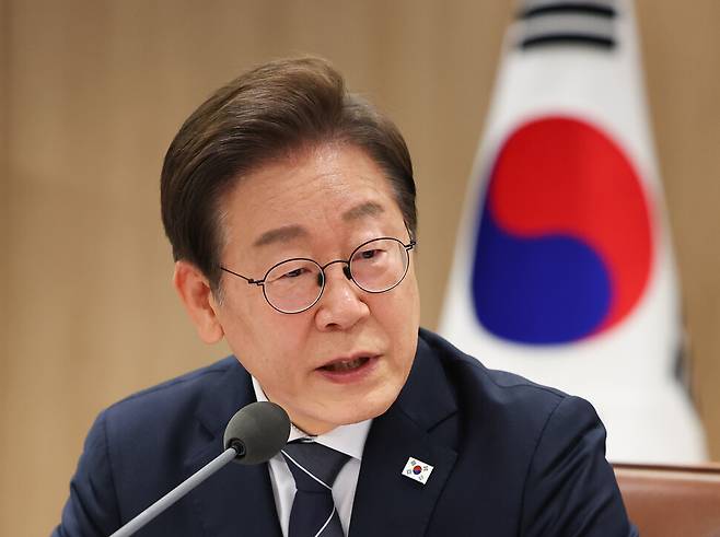 이재명 대통령이 13일 용산 대통령실에서 이스라엘의 이란 공습관련 경제안보 긴급 점검회의를 하고 있다. 연합뉴스