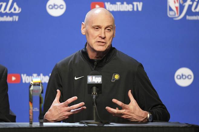 <yonhap photo-3777=""> Indiana Pacers head coach Rick Carlisle speaks during a press conference before Game 2 of the NBA Finals basketball series against the Oklahoma City Thunder Sunday, June 8, 2025, in Oklahoma City. (AP Photo/Kyle Phillips)/2025-06-09 08:32:51/ <저작권자 ⓒ 1980-2025 ㈜연합뉴스. 무단 전재 재배포 금지, AI 학습 및 활용 금지></yonhap>