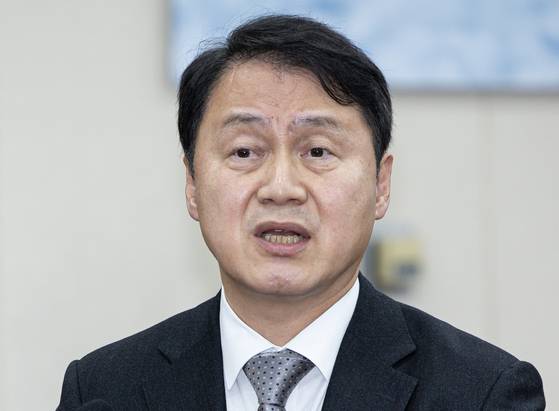 김주현 전 대통령비서실 민정수석이 지난 2월 25일 오후 서울 여의도 국회에서 열린 윤석열 정부의 비상계엄 선포를 통한 내란 혐의 진상규명 국정조사 제5차 청문회에서 의원 질의에 답변하고 있다. 뉴스1