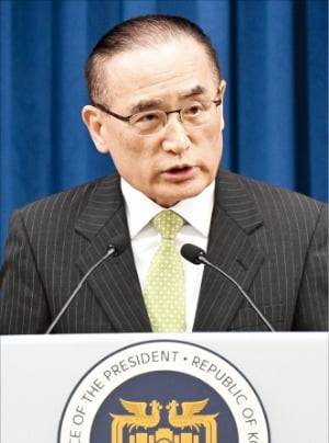 위성락 국가안보실장이 15일 용산 대통령실에서 이재명 대통령의 G7 정상회의 참석 관련 브리핑을 하고 있다.  김범준 기자