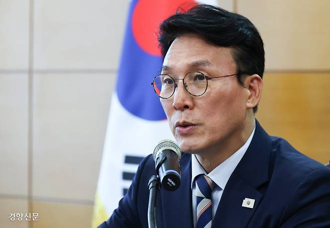 김민석 국무총리 후보자가 16일 서울 종로구 통의동 금융감독원 연수원에 마련된 인사청문준비단 사무실에서 경제·민생분야 부처 업무보고를 주재하며 발언하고 있다. 한수빈 기자