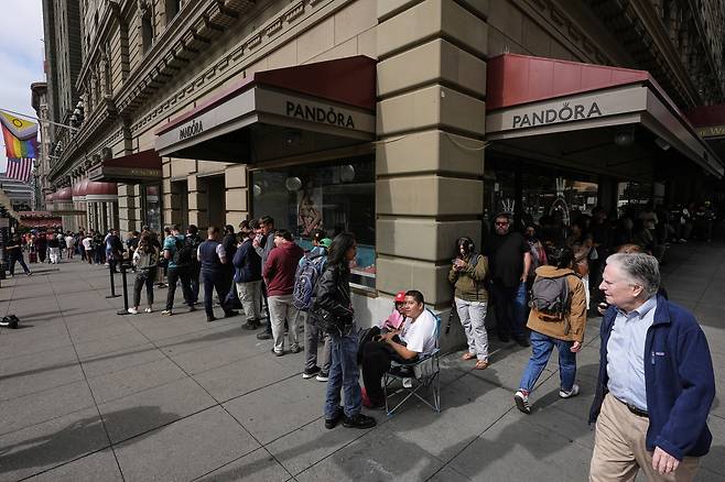 People wait in line for the new Nintendo Switch 2 video game consoles at Union Square, Thursday, June 5, 2025, in San Francisco. [AP/YONHAP]