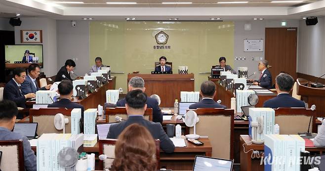 충남도의회 교육위원회는 16일 2024회계연도 충남도교육비 특별회계 결산 승인안 및 기금결산 승인안을 심사했다.