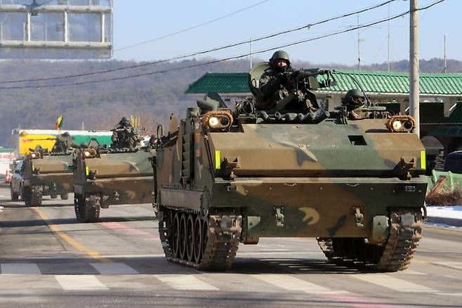 기동하는 K200 장갑차. 기사 내용과 직접적인 관련 없음. [사진 출처 = 대한민국 육군 8기동사단, 연합뉴스]