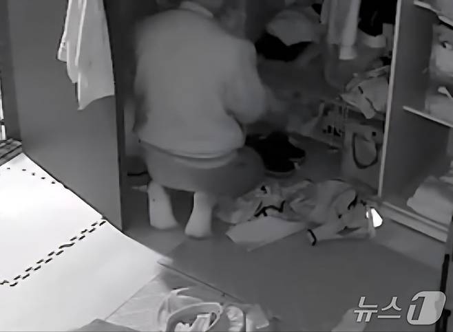 지난달 27일 새벽 여성들이 살고 있는 집에 침입해 속옷 냄새를 맡고 훔치려던 30대 남성이 경찰에 붙잡혔다. [뉴스1]