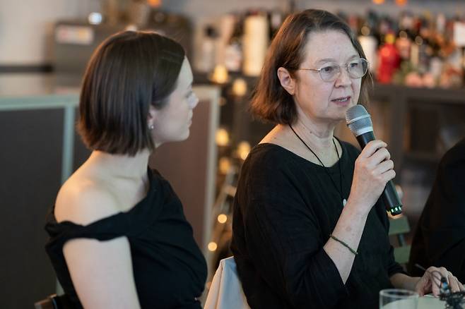 제22회 서울국제환경영화제 개막작 '캔 아이 겟 어 위트니스?'의 감독 앤 마리 플레밍(오른쪽)과 주인공 키라 장. /사진제공=환경재단