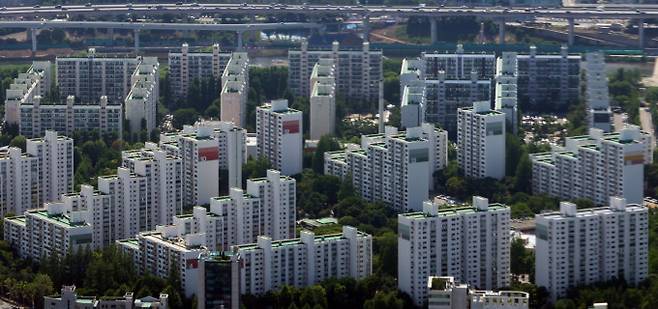 SK에코플랜트가 올해 첫 정비사업 수주에 성공하며 10대 건설업체 중 9곳이 마수걸이를 했다. 사진은 서울 강남구와 송파구의 재건축 아파트 단지 전경. /사진=뉴스1