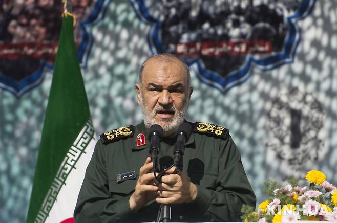 [테헤란=신화/뉴시스] 이란 관영 IRNA 통신은 호세인 살라미 이란 혁명수비대(IRGC) 총사령관과 골람알리 라시드 이란군 고위 장성이 이스라엘의 공습으로 사망했다고 6월13일 보도했다.  15일에는 이란 정보사령관과 부관도 폭격으로 사망했다. 사진은 살라미 총사령관이 2021년 11월 4일 테헤란에서 열린 집회에 참석해 연설하는 모습. 2025.06.16.
