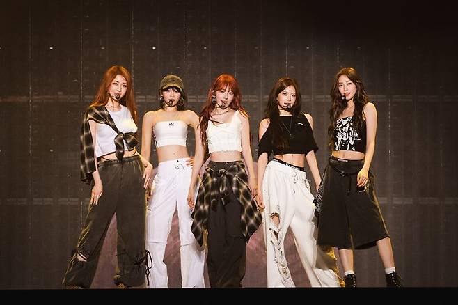 [서울=뉴시스] 르세라핌 월드투어 일본 공연. (사진 = 쏘스뮤직 제공) 2025.06.16. photo@newsis.com *재판매 및 DB 금지