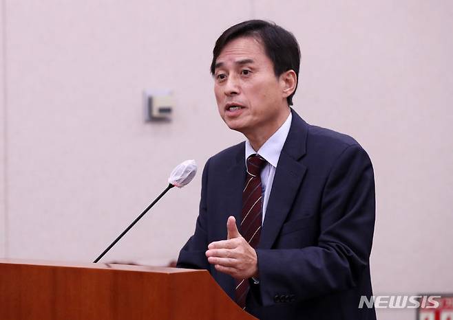 [서울=뉴시스] 고범준 기자 =조은석 내란 특검이 16일 고검검사급 검사 9명에 대한 파견을 요청했다. 요청 명단엔 검찰 12·3 비상계엄 특별수사본부 차·부장급 검사도 일부 포함된 것으로 알려졌다. 사진은 조은석 당시 감사원 감사위원이 2023년 10월 26일 오후 서울 여의도 국회에서 열린 법제사법위원회 종합 국정감사에서 의원 질의에 답변하는 모습. 2023.10.26. bjko@newsis.com