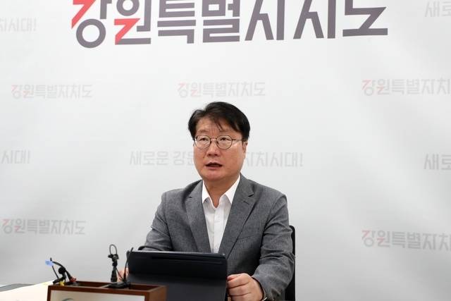 강원도는 지역소멸 극복을 위해 강원생활도민증 발급을 하고 있다. 사진은 여중협 강원도 행정부지사. 강원도