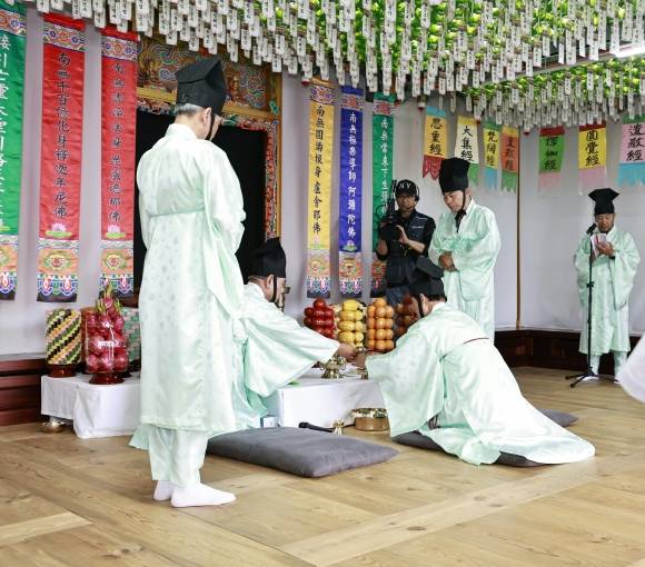16일 경기 화성시 용주사 호성전에서 ‘사도세자 추모 제263주기 기신제’가 봉행됐다. (화성시 제공)