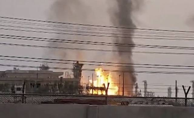 14일(현지 시간) 페르시아만에 있는 이란의 세계 최대 규모 사우스파르스 가스전이 이스라엘의 드론 공격을 받아 화재에 휩싸여 있다. AP연합뉴스