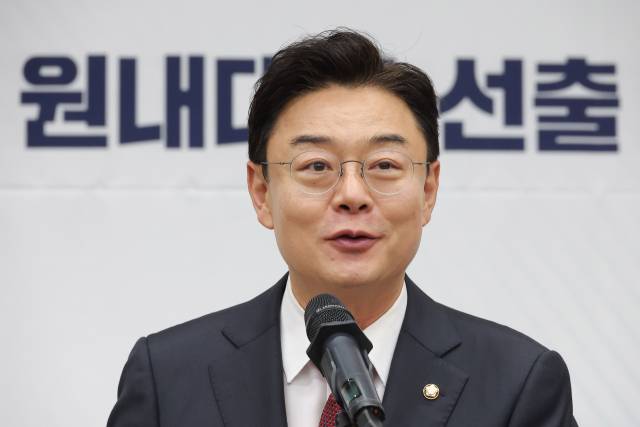 -국민의힘 원내대표 선거에 출마한 김성원 후보가 16일 서울 여의도 국회에서 열린 원내대표 선출 선거 의원총회에서 정견발표하고 있다. 연합뉴스