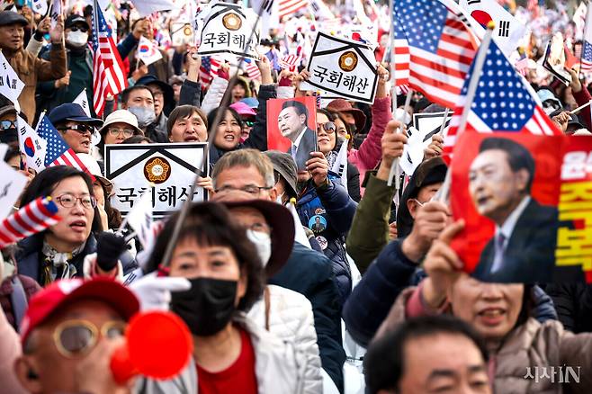 윤석열 지지자들이 3월15일 서울 종로구 광화문광장에서 탄핵 반대 집회를 열었다. ⓒ시사IN 박미소