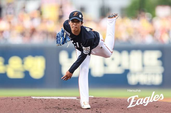 ▲ 황준서는 기존 선발 투수들이 모두 돌아와도 중간 계투에서 활용될 계획이다 ⓒ한화이글스
