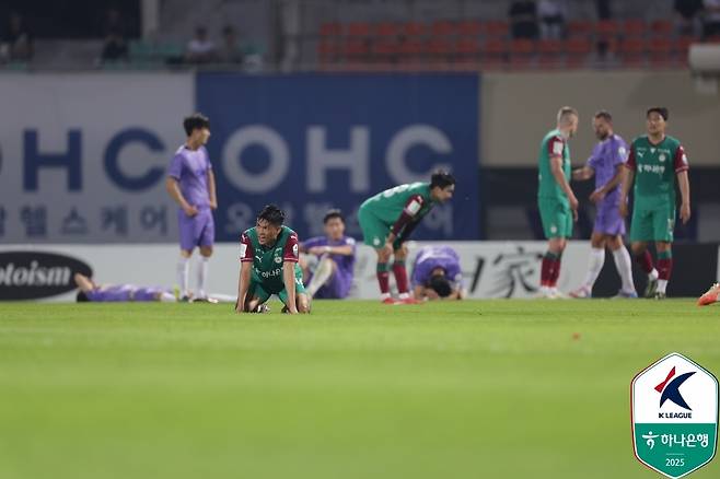 아쉬워하는 대전하나시티즌 선수들 [한국프로축구연맹 제공. 재판매 및 DB 금지]