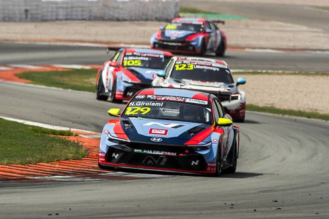 '2025 TCR 월드 투어' 스페인 대회에서 현대차 '더 뉴 엘란트라 N TCR'의 주행 모습 [현대차 제공. 재판매 및 DB 금지]