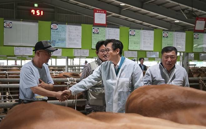 재개장한 영암 도포면 가축시장 [영암군 제공·재판매 및 DB 금지]