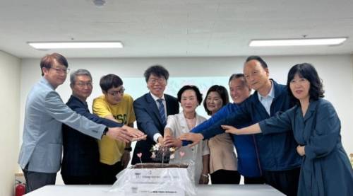 ◇횡성군지적장애인자립지원센터(센터장:박태하)는 17일 군사회복지협의회관에서 센터 확장 이전식을 개최했다.