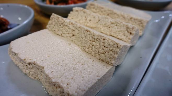 잘 만든 두부 한 모는 사람들에게 작지 않은 행복감을 준다.