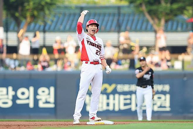 프로야구 KIA타이거즈의 김호령이 17일 광주-기아챔피언스필드에서 열린 '2025 신한 SOL BANK KBO 정규시즌' KT위즈와 경기에서 1회 3타점 2루타를 때려냈다. KIA구단 제공.