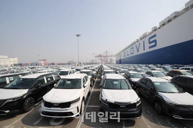 평택항에서 수출 선적을 기다리고 있는 자동차들. (사진=이데일리 이영훈 기자)