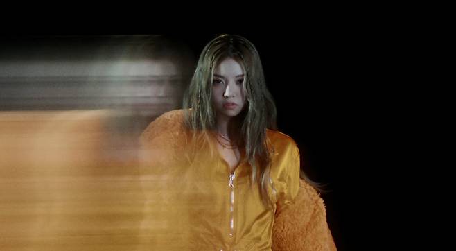 올데이 프로젝트 베일리('페이머스' 뮤직비디오 영상 갈무리)