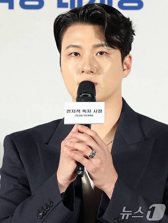 배우 나나가 17일 서울 광진구 롯데시네마 건대입구에서 열린 영화 '전지적 독자 시점‘(감독 김병우) 제작보고회에 참석해 인사말을 하고 있다. '전지적 독자 시점'은 10년 이상 연재된 소설이 완결된 날 소설 속 세계가 현실이 되어 버리고, 유일한 독자였던 ‘김독자’가 소설의 주인공 ‘유중혁’ 그리고 동료들과 함께 멸망한 세계에서 살아남기 위한 판타지 액션 영화다. 2025.6.17/뉴스1 ⓒ News1 권현진 기자