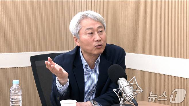 김근식 국민의힘 송파병 당협위원장이 17일 뉴스1TV '팩트앤뷰'에 출연해 질문에 답하고 있다.