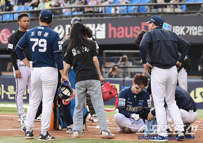 미안해하는 에르난데스. 고통스러워하는 박건우.