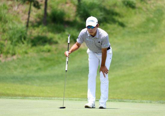 최진호가 한일 공동 주관 대회인 하나은행 인비테이셔널 4라운드 4번 홀에서 그린을 읽고 있다. 사진제공=KPGA