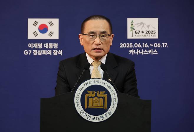 위성락 대통령실 국가안보실장이 16일(현지시각) 캐나다 앨버타주 캘거리의 한 호텔의 한국 프레스센터에서 이재명 대통령의 주요 7개국(G7) 정상회의 관련 브리핑을 하고 있다. /연합뉴스