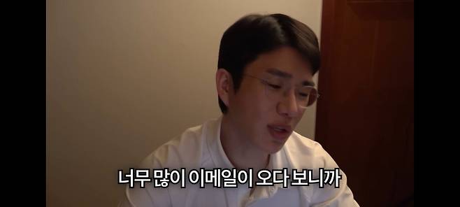 Screenshot_20250617-052616_YouTube.jpg 항암치료 받는다는 이메일을 받은 보겸