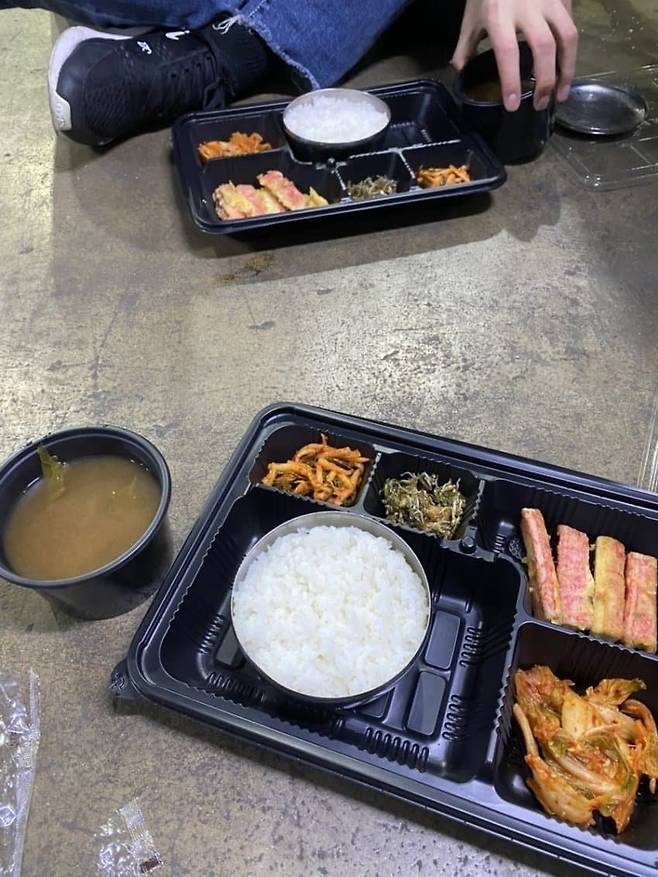 IMG_7078.jpeg 로젠 야간 택배 상하차 밥 수준(feat.남여초반응)