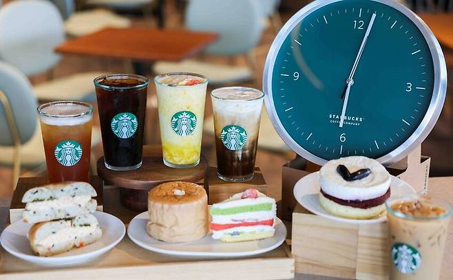 17일 스타벅스 코리아가 저녁 시간대 할인 혜택을 제공하는 ‘굿 이브닝’ 이벤트 대상 음료를 18일부터 다음달 20일까지 모든 제조 음료로 확대한다고 밝혔다. 스타벅스 코리아 제공