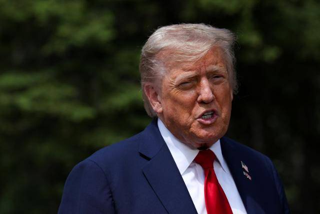 도널드 트럼프 미국 대통령이 16일 캐나다 앨버타주 캐내내스키스에서 열린 주요 7개국(G7) 정상회의에 참석해 발언하고 있다. 캐내내스키스=로이터 연합뉴스