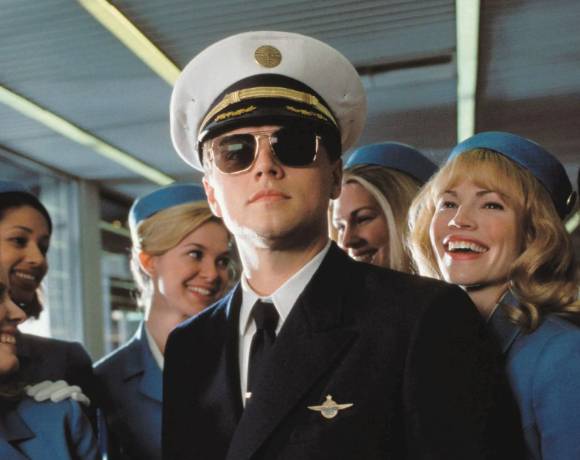 항공사 승무원으로 위장해 6년 동안 120회가 넘는 무료 항공편을 이용한 30대 미국 남성이 유죄 판결을 받았다. 사진은 영화 '캐치 미 이프 유 캔' 속 한 장면. [사진=American Cinematographer]