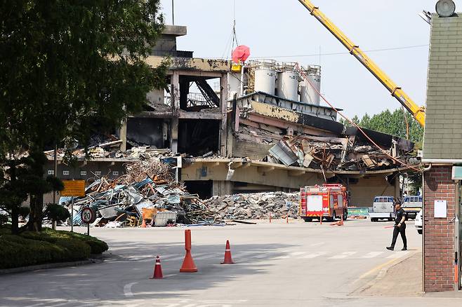 지난 12일 광주 광산구 금호타이어 광주공장 정문 앞이 한산하다. 금속노조 금호타이어지회는 노동자들의 생계 위협에 대한 대책 마련을 촉구했다. 연합뉴스
