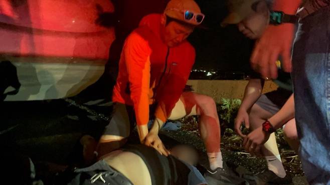 심폐소생술을 하고 있는 이기평 소방청 주임. 소방청 제공