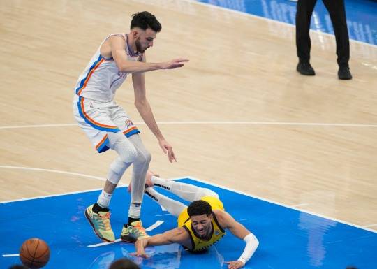 넘어진 할리버튼. 사진[로이터=연합뉴스]